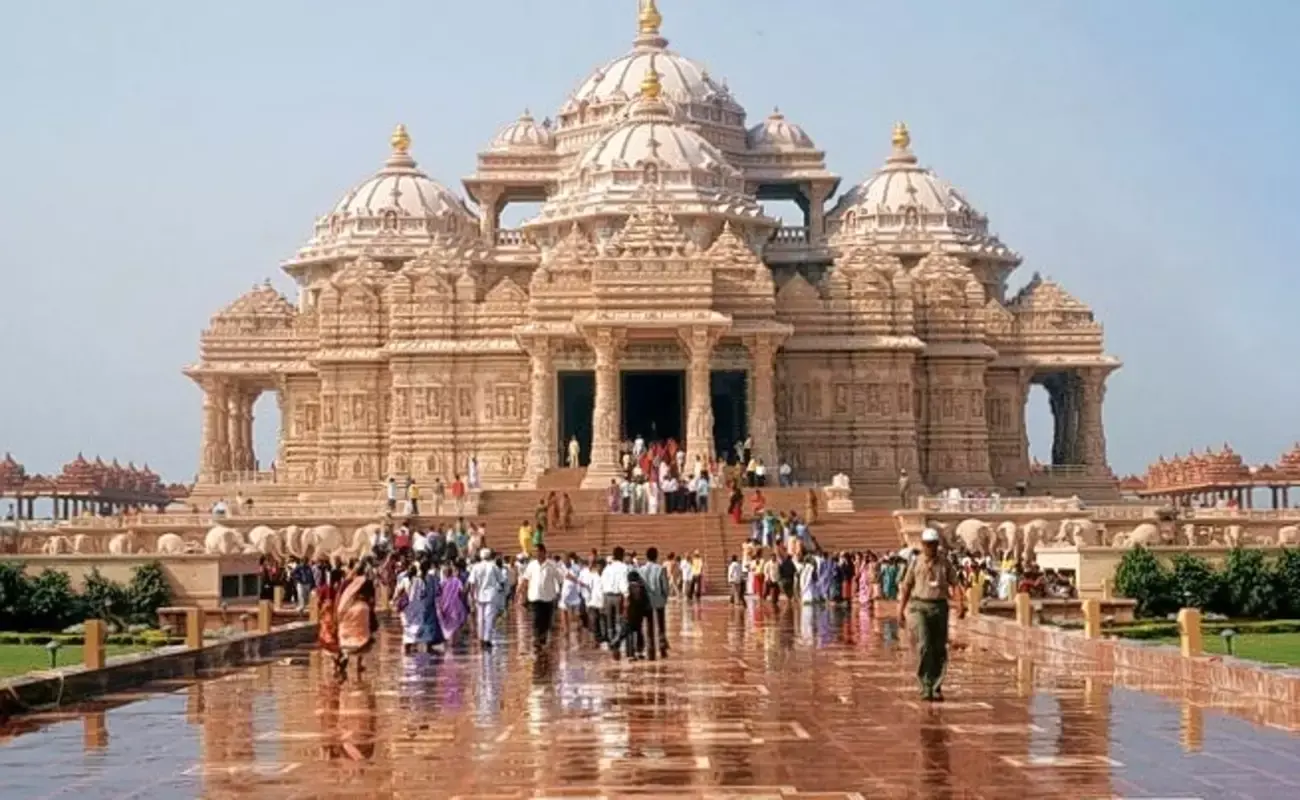 A modern architectural wonder, the Akshardham Temple in Delhi is a marvel of intricate stone carvings and spiritual grandeur. It showcases the essence of Indian art, culture, and devotion. The temple complex features a stunning central monument, musical fountains, and beautifully landscaped gardens, making it a spiritual and architectural oasis in the bustling capital.