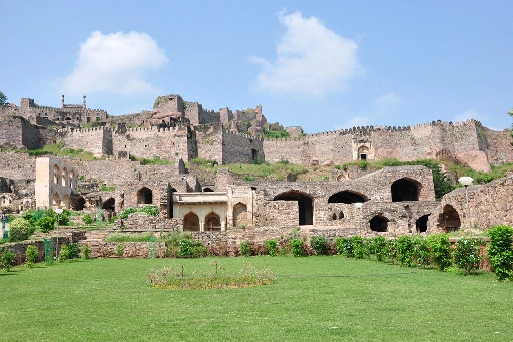 Hyderabad's Golconda Fort is a testament to medieval Indian military architecture. This imposing structure, known for its acoustics and ingenious water supply system, served as the capital of the Golconda Sultanate. It offers breathtaking panoramic views of the surrounding landscape and is a reminder of India's glorious past.